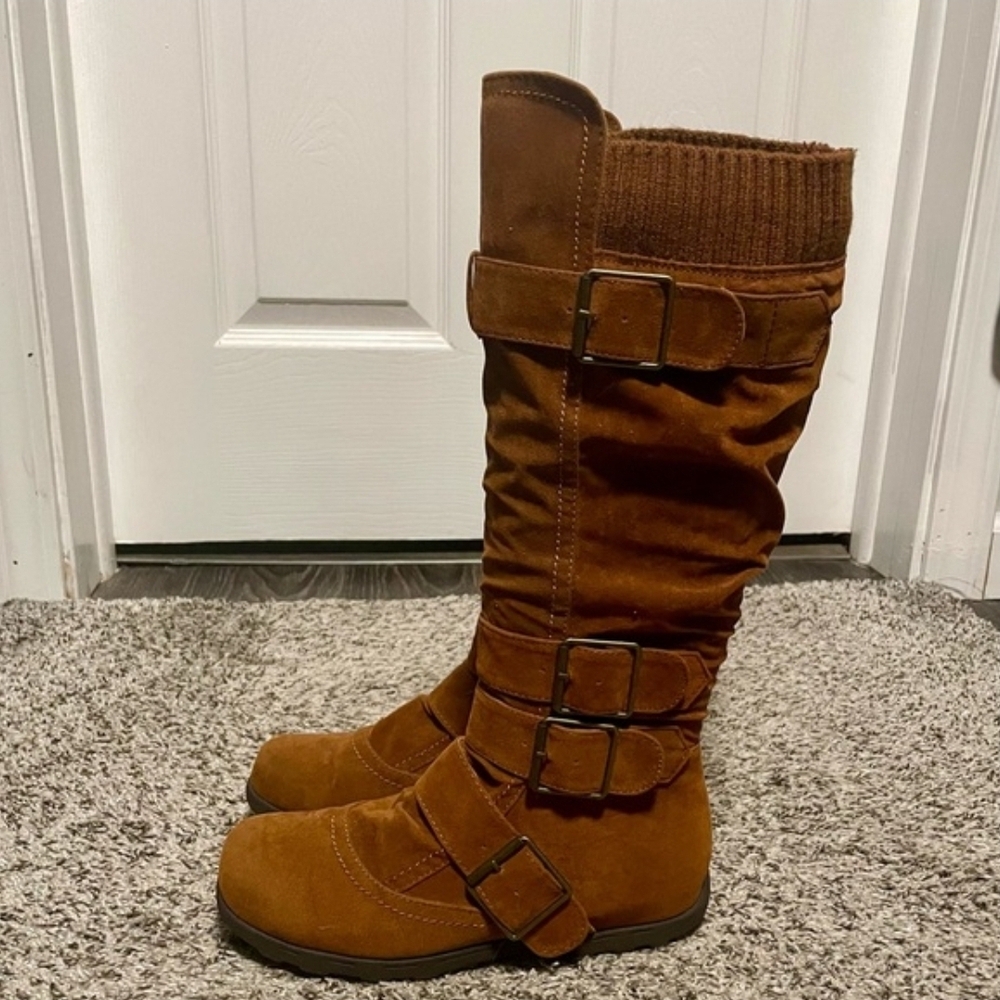 Stylish Tan Over the Knee Boots with Buckle Detail - Picture 2 of 7